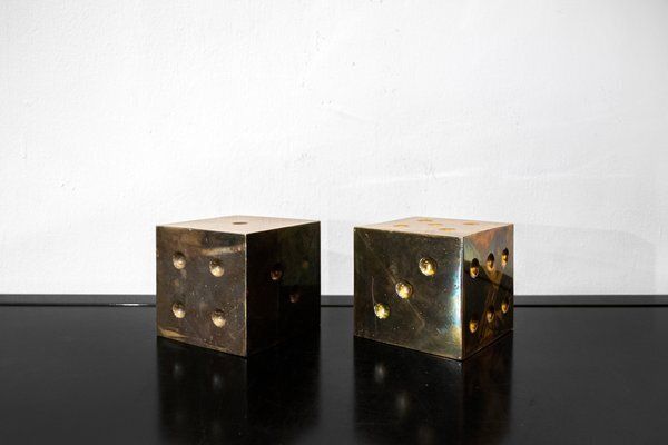Dobbelsteenvormige Gepolijste Messing Paperweights, jaren 1970, Set van 2 photo for sale