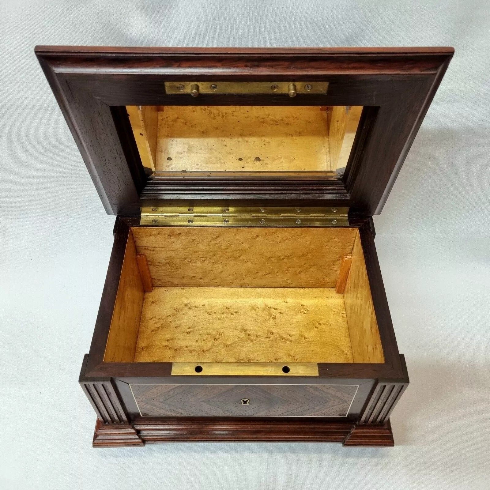 photo vinterior A Beautiful Antique Rosewood Jewellery / Trinket Box Of Exceptional Quality In Lovely Original Condition With Key.