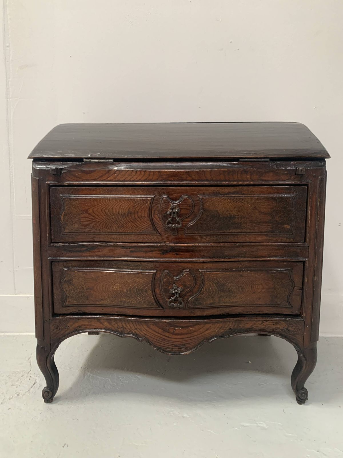 Furniture Master Piece Of Furniture In Carved Oak 18th Century Chest Of Drawers photo