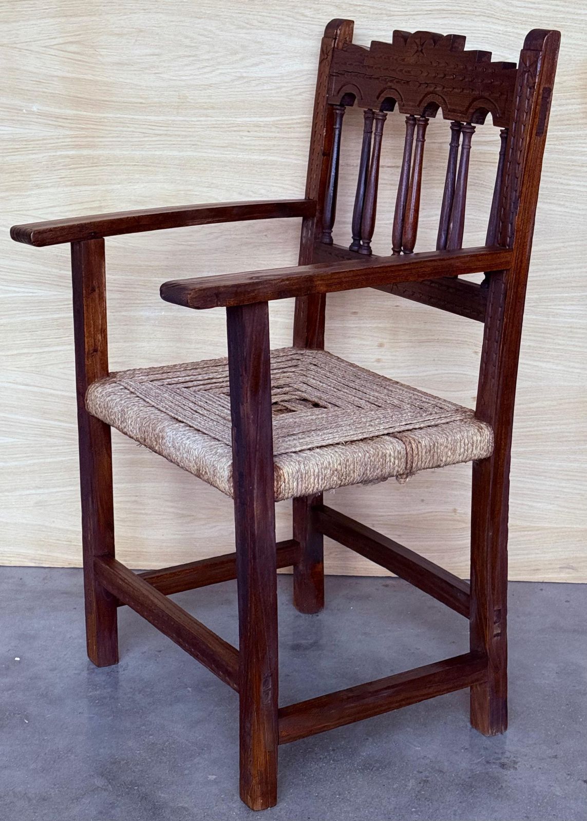 Paire de fauteuils catalans de style trône en noyer et sièges cannés, XXe siècle photo buy