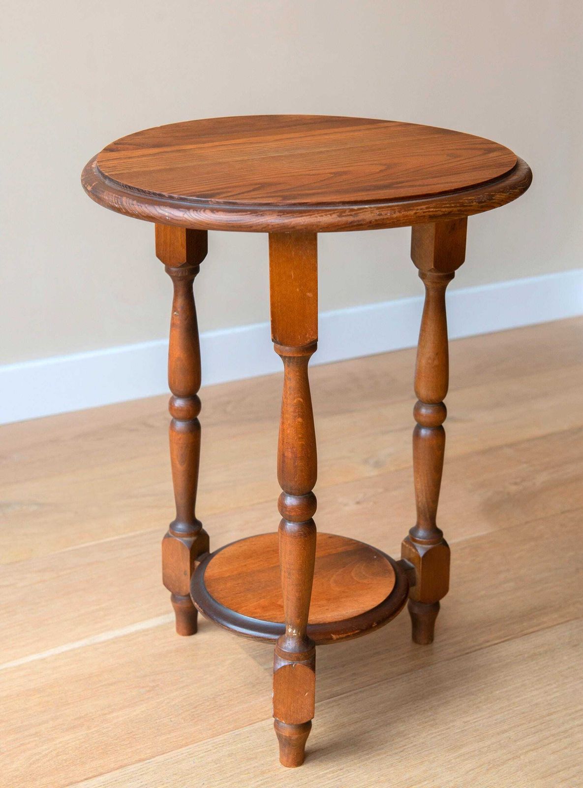 Eiken Bijzettafel Met Gesneden Poten, Ronde Houten Kruk, Rustiek Plantenstandaard, Antiek Plantenstandaard, étagèretafel, Landelijke Woondecoratie photo for sale