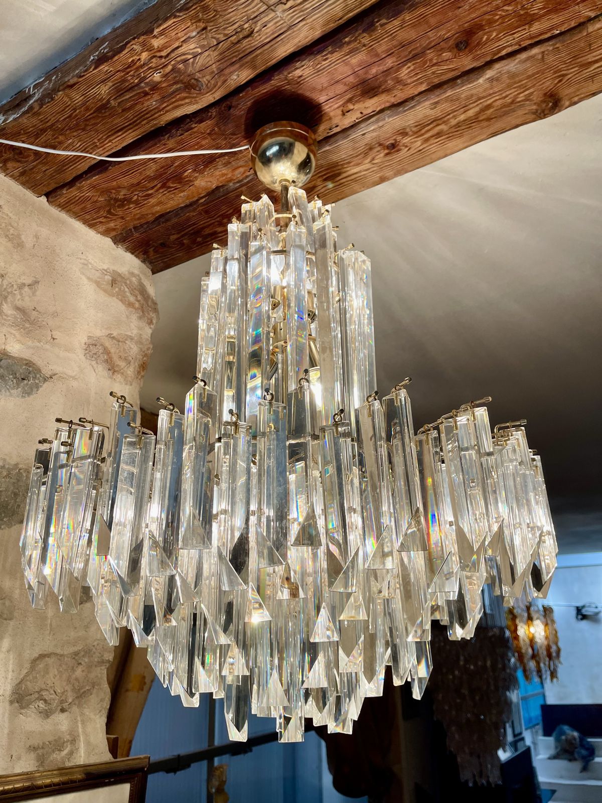 Venini Crystal Chandelier  Oversized  Gilt Gold Structure, Italie 1980s