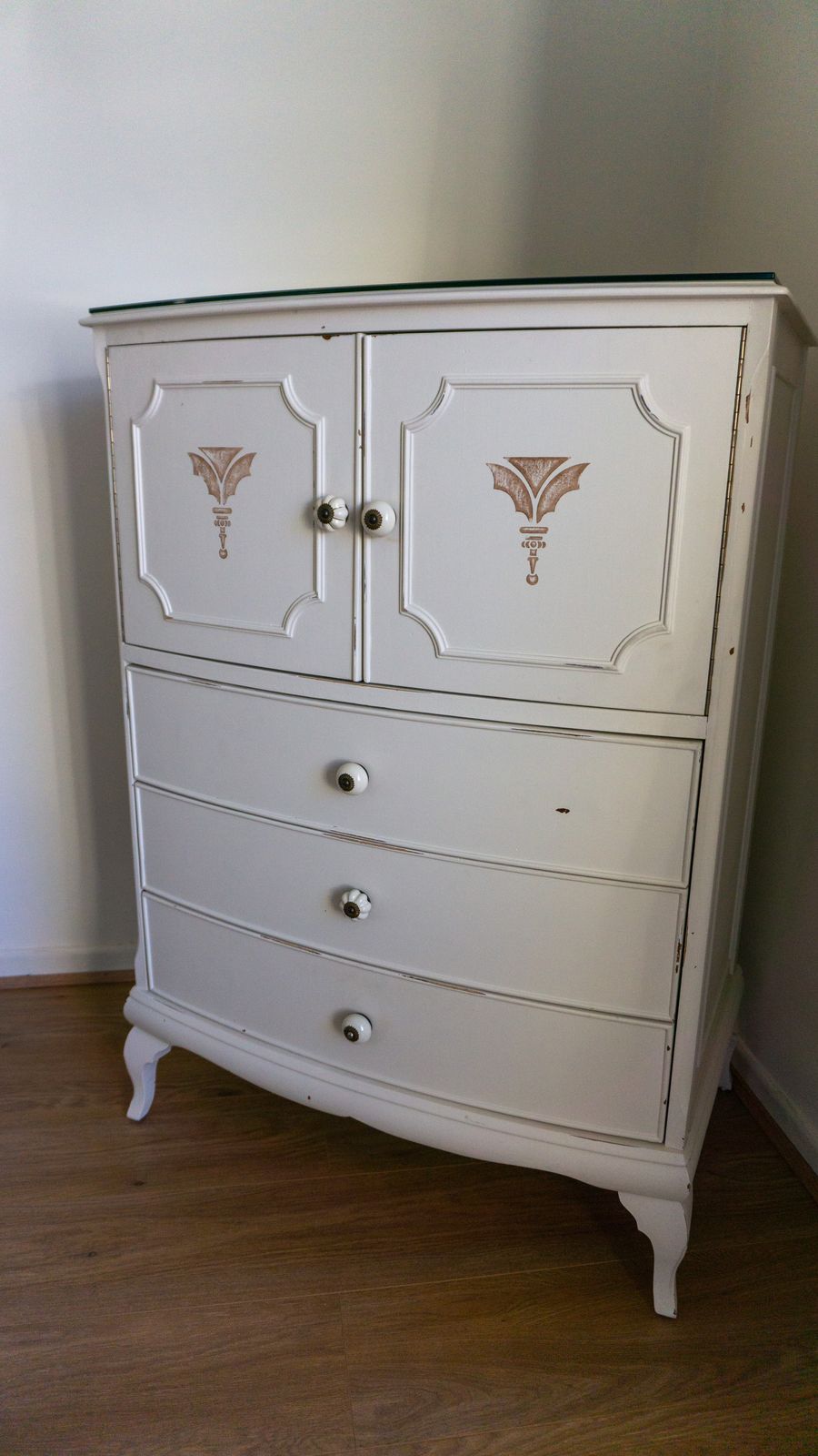 Ivory 3 Piece Bespoke Hand Painted Bedroom Set (French Louis) photo vinterior