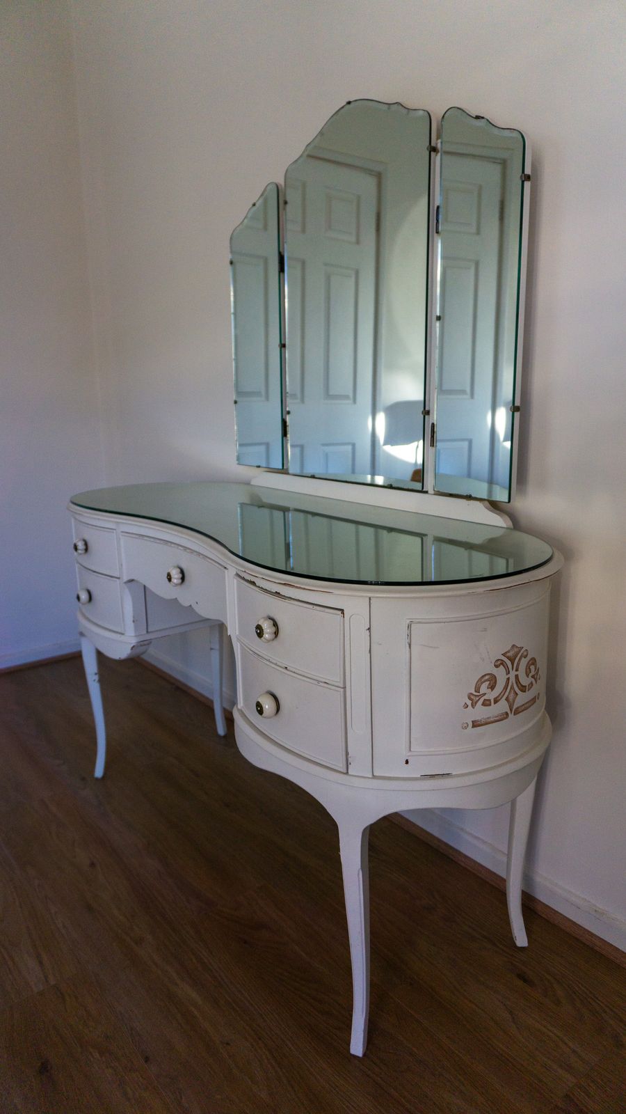 photo furniture Ivory 3 Piece Bespoke Hand Painted Bedroom Set (French Louis)