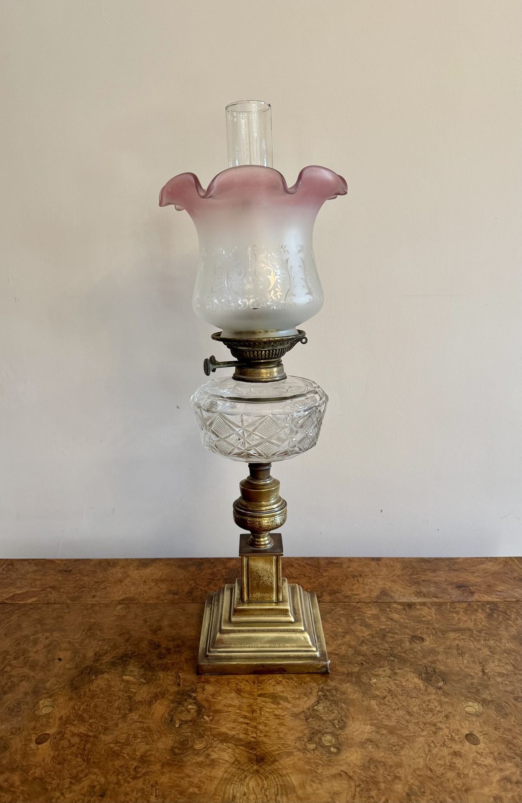 Outstanding Quality Antique Brass Oil Lamp