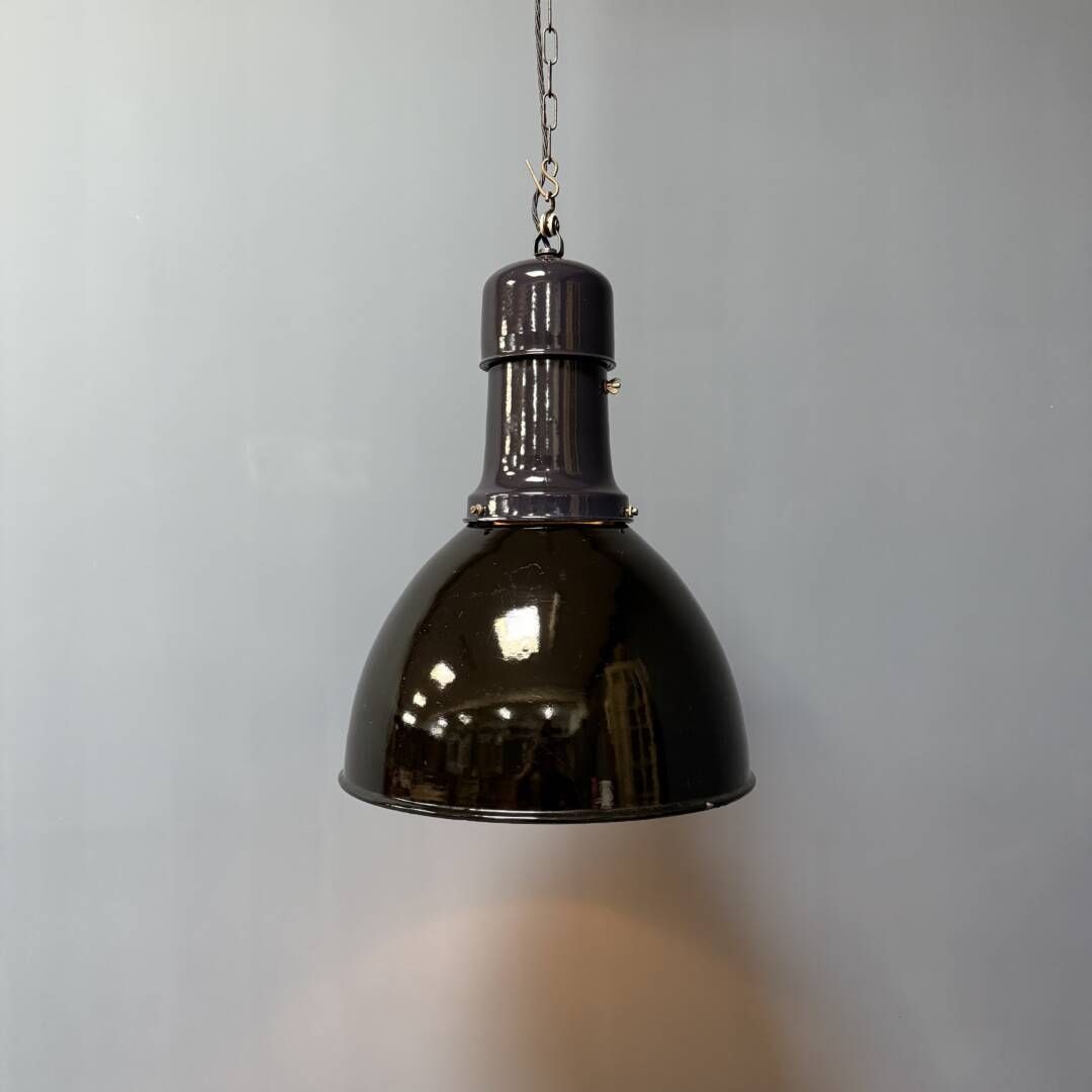 Grote Zwarte Emaille Bauhaus Fabriekslamp photo for sale