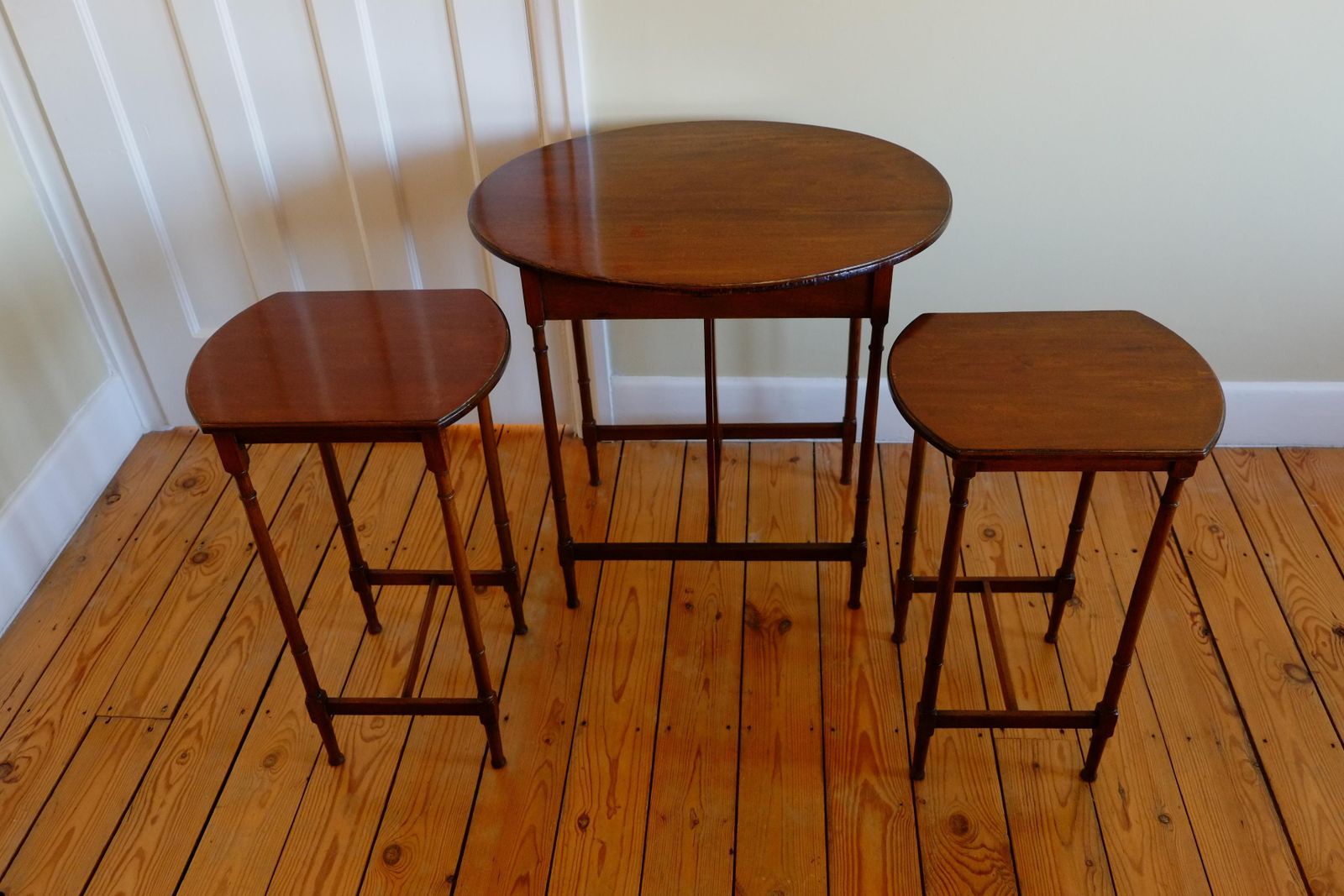 Furniture A Tall Set Of 3 Antique Mahogany Oval Nesting Tables. England C.1900 photo