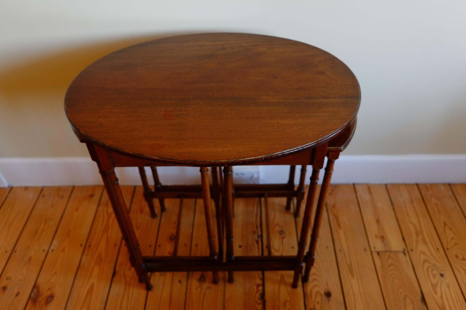 385.0 A Tall Set Of 3 Antique Mahogany Oval Nesting Tables. England C.1900 photo