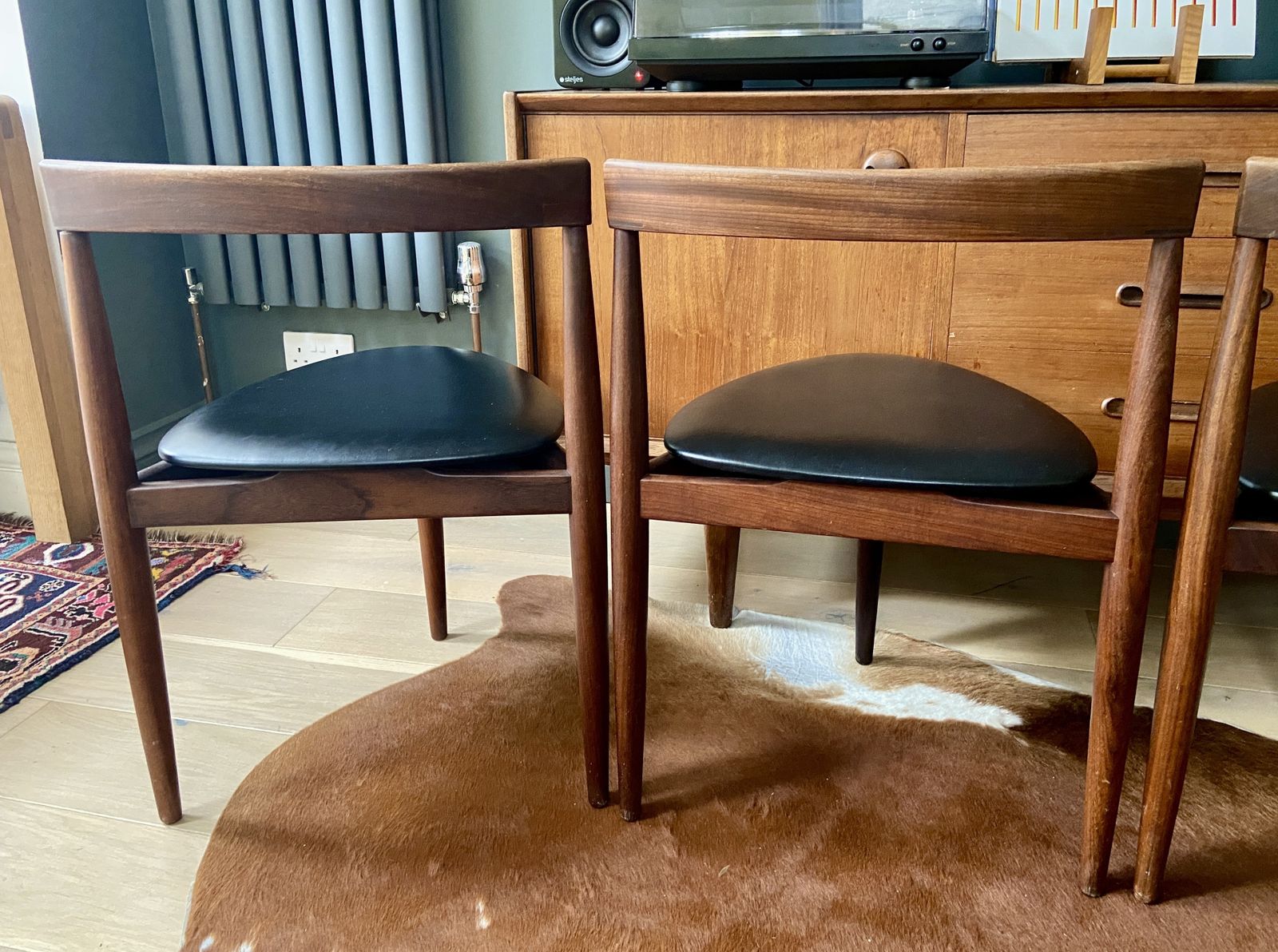 photo furniture Set Of 4 Hans Olsen For Frem Rojle Tripod Chairs Mid Century Modern, Danish, Teak