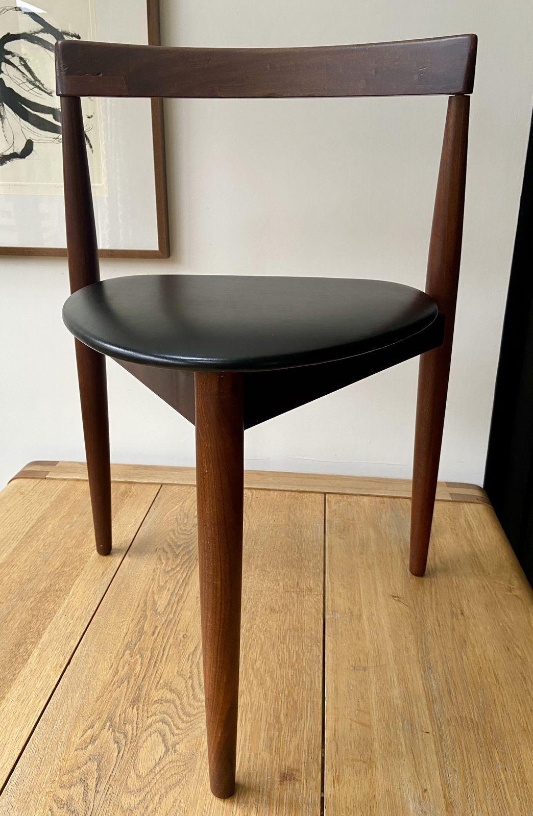 photo vintage Set Of 4 Hans Olsen For Frem Rojle Tripod Chairs Mid Century Modern, Danish, Teak