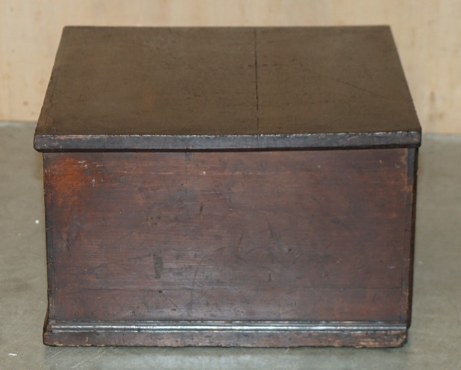 photo vinterior Antique Victorian Worshipful Company Of Skinners Campaign Chest Part Of A Suite