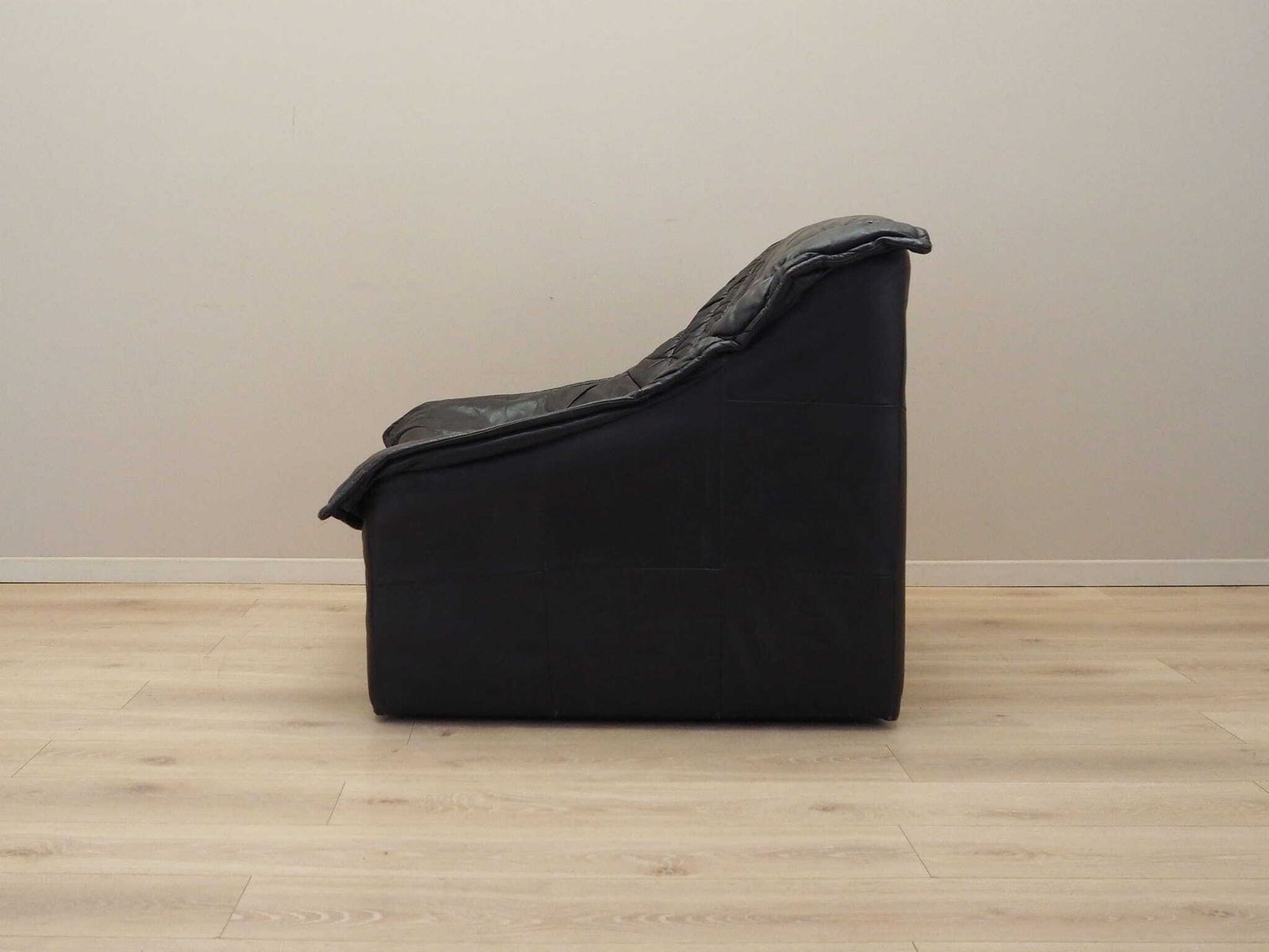 Leather Armchair, Italian Design, 1960s, Production: Italy photo vinterior