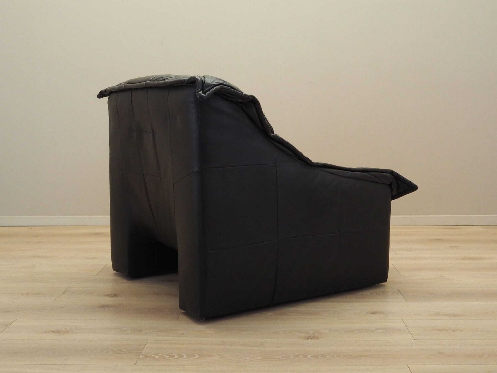 photo furniture Leather Armchair, Italian Design, 1960s, Production: Italy