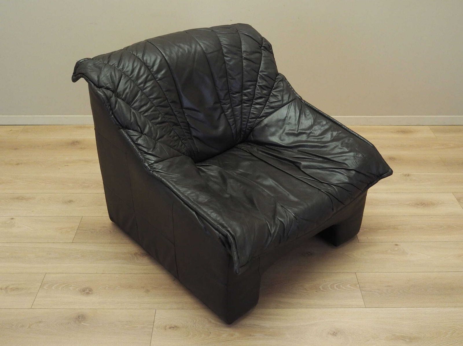 photo for sale Leather Armchair, Italian Design, 1960s, Production: Italy