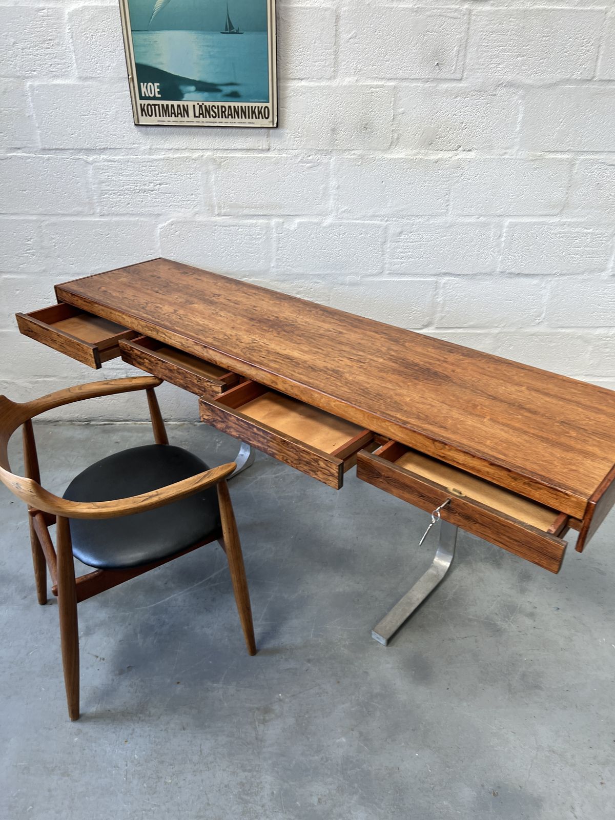 photo furniture Robert Heritage Planar Rosewood Console For Archie Shine, 1960s
