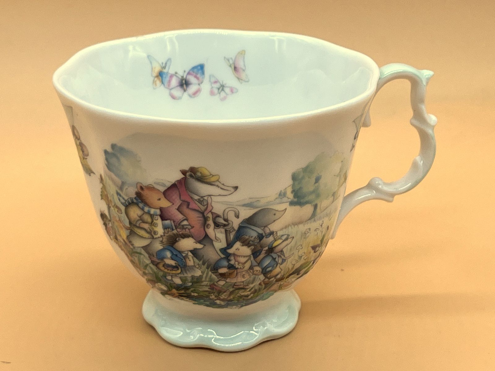 99.0 Royal Albert China Wind In The Willows Autumn In Wild Wood Design Tea Cup, Saucer & Side Plate Trio. C1987. photo
