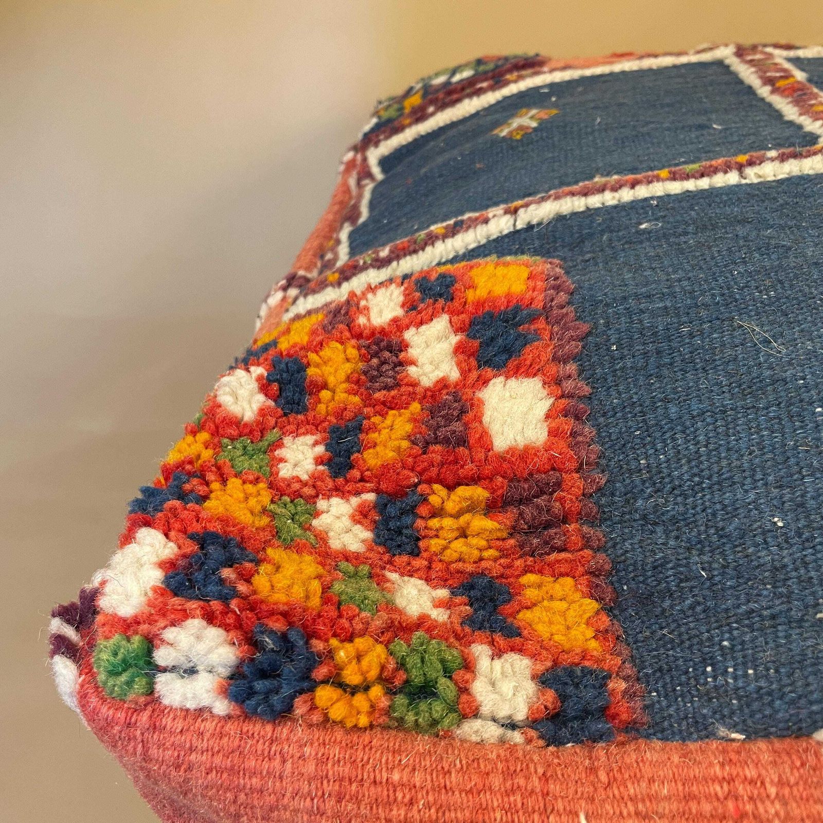 Vintage Moroccan Pouf Footstool Kilim Carpet Handwoven Wool 60x60x20cm Traditional Lounge Pouffe Cube Square Floor Cushion Red Blue Pattern photo vintage