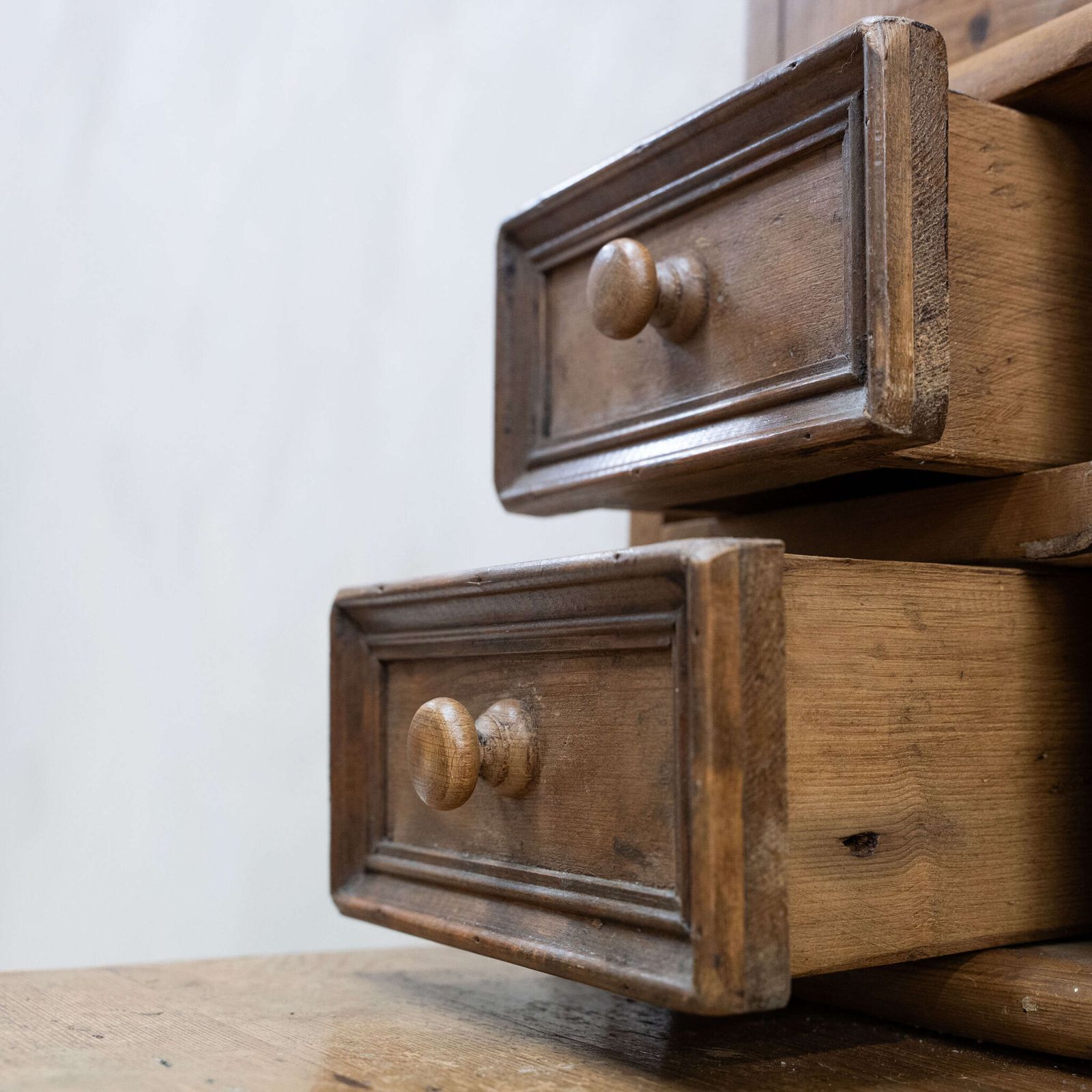 950.0 English Stripped Pine Dresser photo