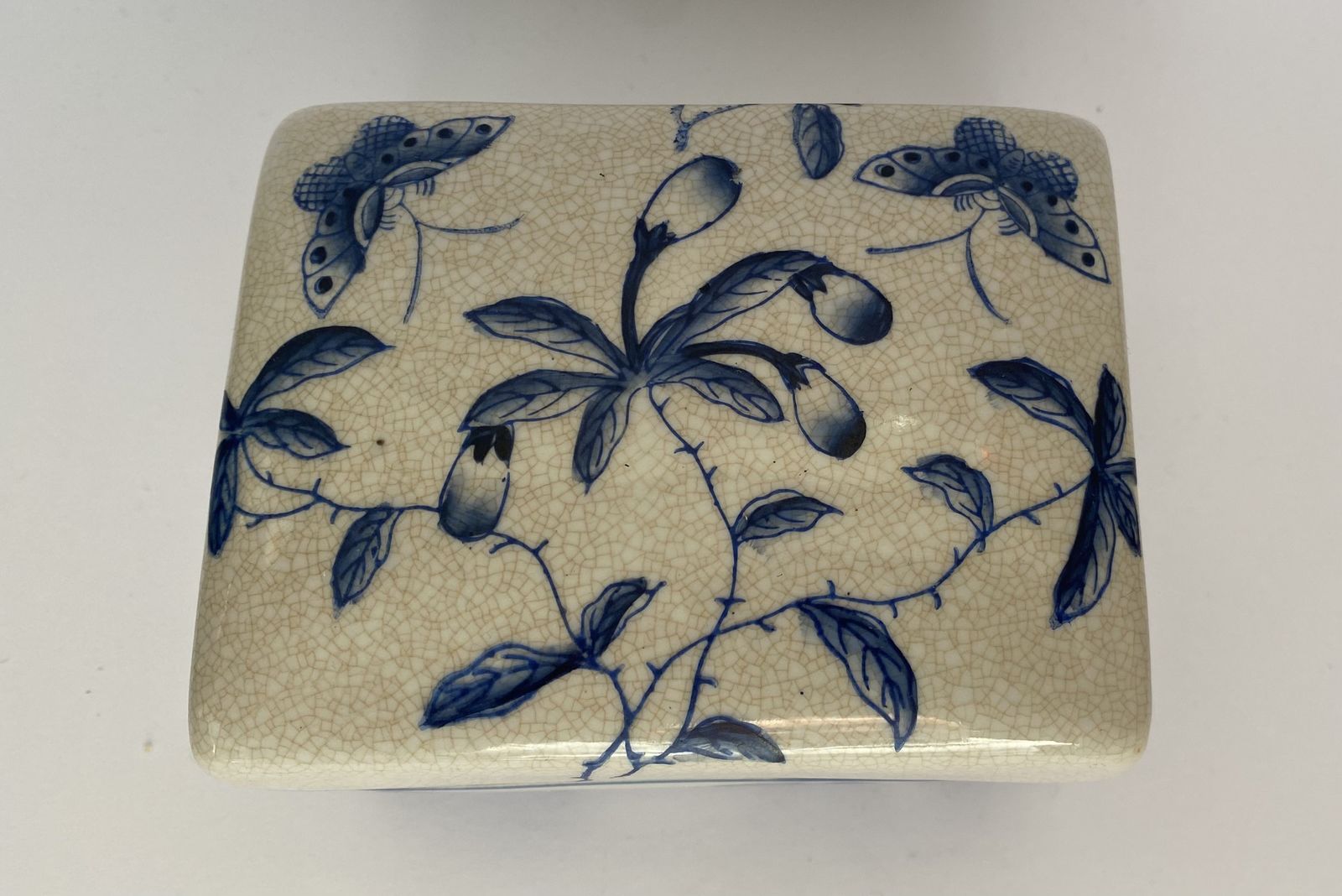 photo furniture Parisienne, French Art Pottery, Lidded Trinket Box By Pmco, Paris