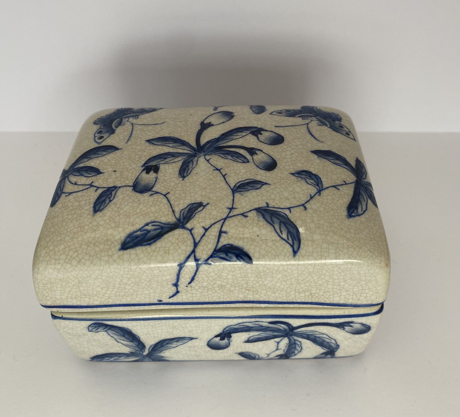 Parisienne, French Art Pottery, Lidded Trinket Box By Pmco, Paris photo vinterior