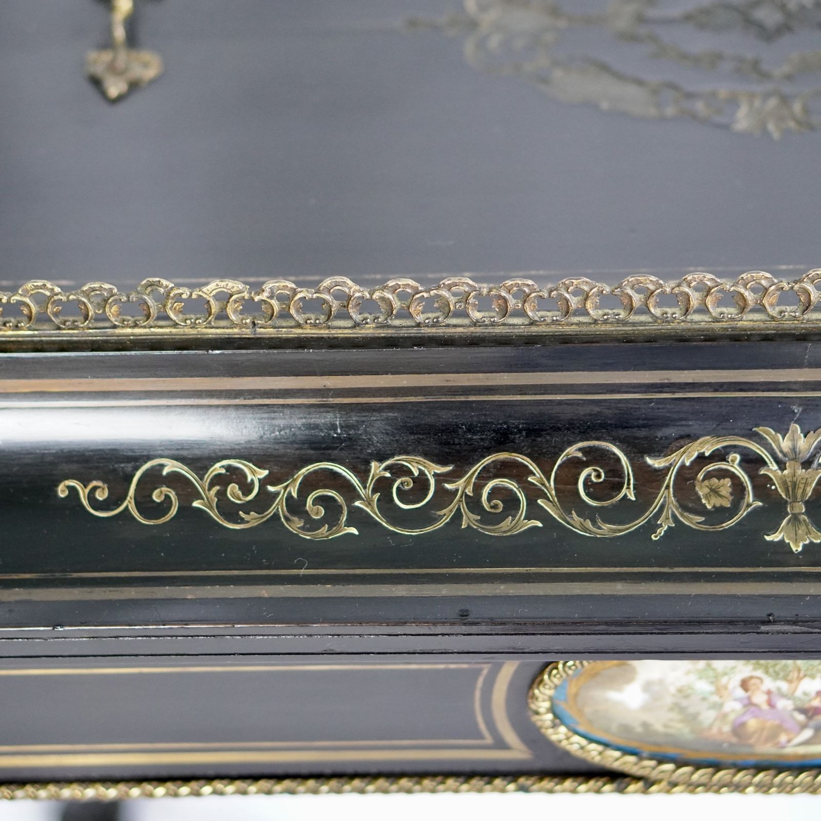 550.0 19th Century French Boulle Ebonised Jardinière photo