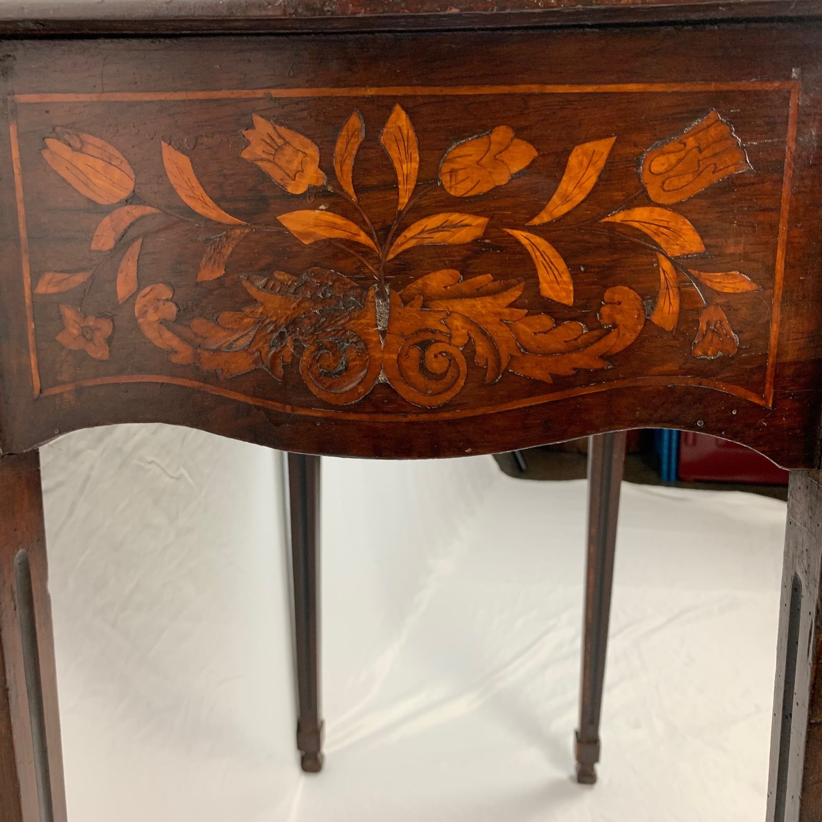 photo furniture 18th Century Dutch Marquetry Walnut Serpentine Side Table