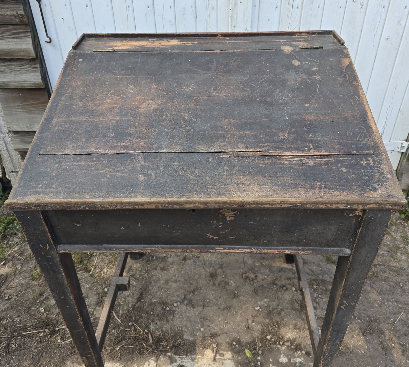 photo vinterior 19th Century Antique Painted Pine Clerks Desk