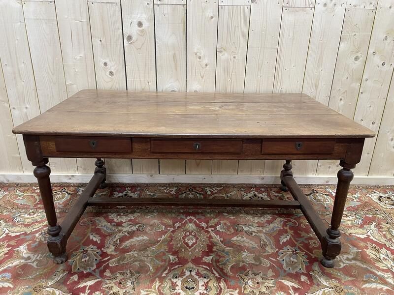 Bureau De Style Louis XIII En Noyer photo 480.0