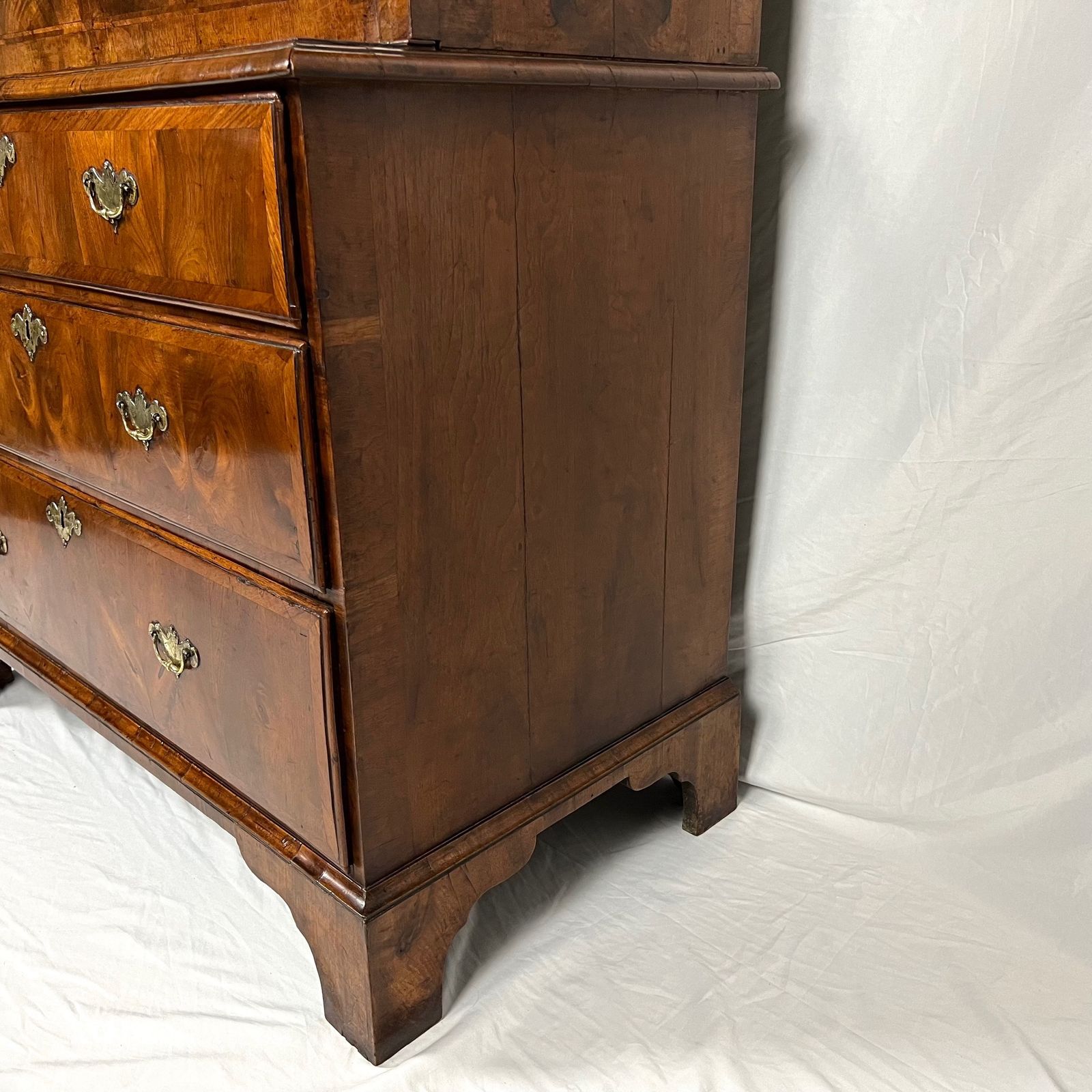 photo vintage Queen Anne/ George I Inlaid, Figured Walnut Escritoire