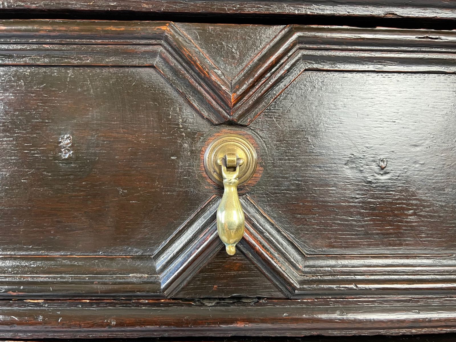 photo vintage Large 17th Century Oak Chest Of Drawers