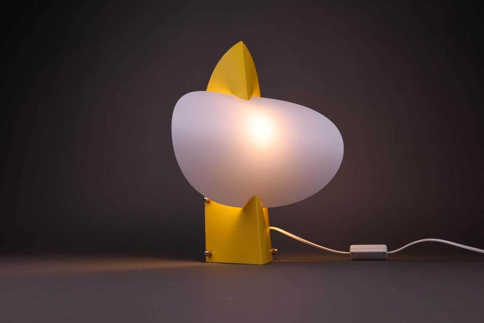 Vintage Slamp Table Lamp By Samuel Parker | Mid Century Modern Italian Lighting | Sails Collection Wall/Table Lamp | Retro 1990s Yellow Lamp