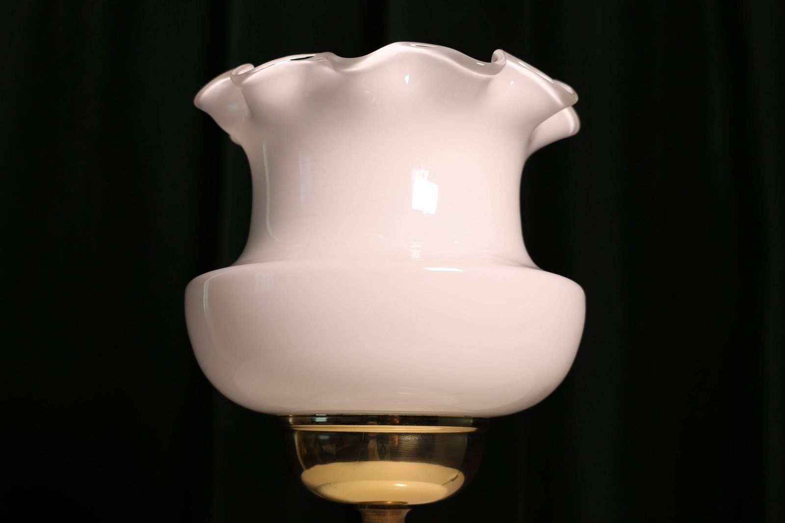 Vintage Table Lamp Elegant White And Gold Lighting Fixture Retro Home Decor Bedroom Living Room Accent Lamp Antique Style Light photo buy