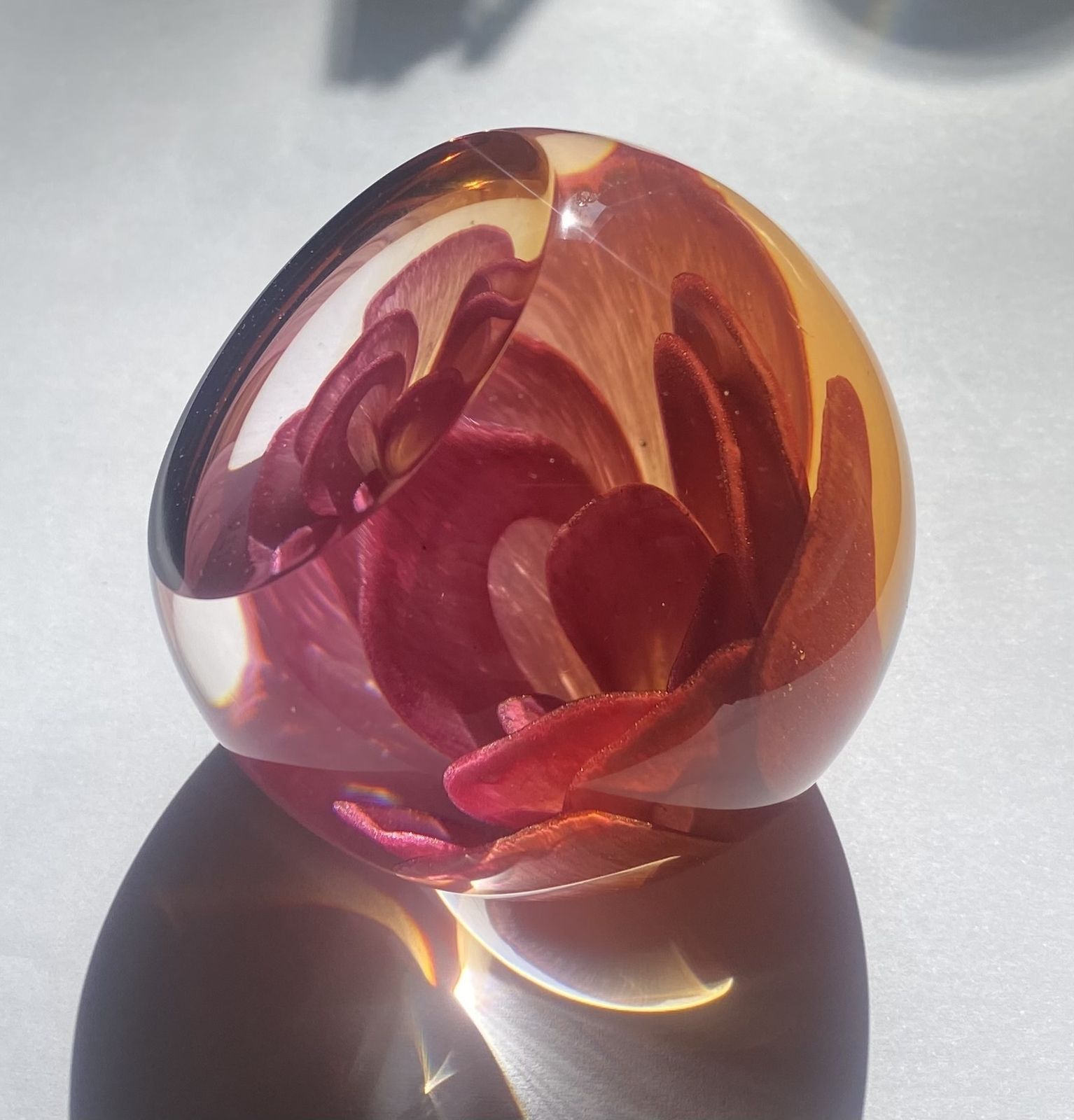 photo vintage Caithness, Queen Elizabeth Rose, Golden Jubilee Commemorative Paperweight