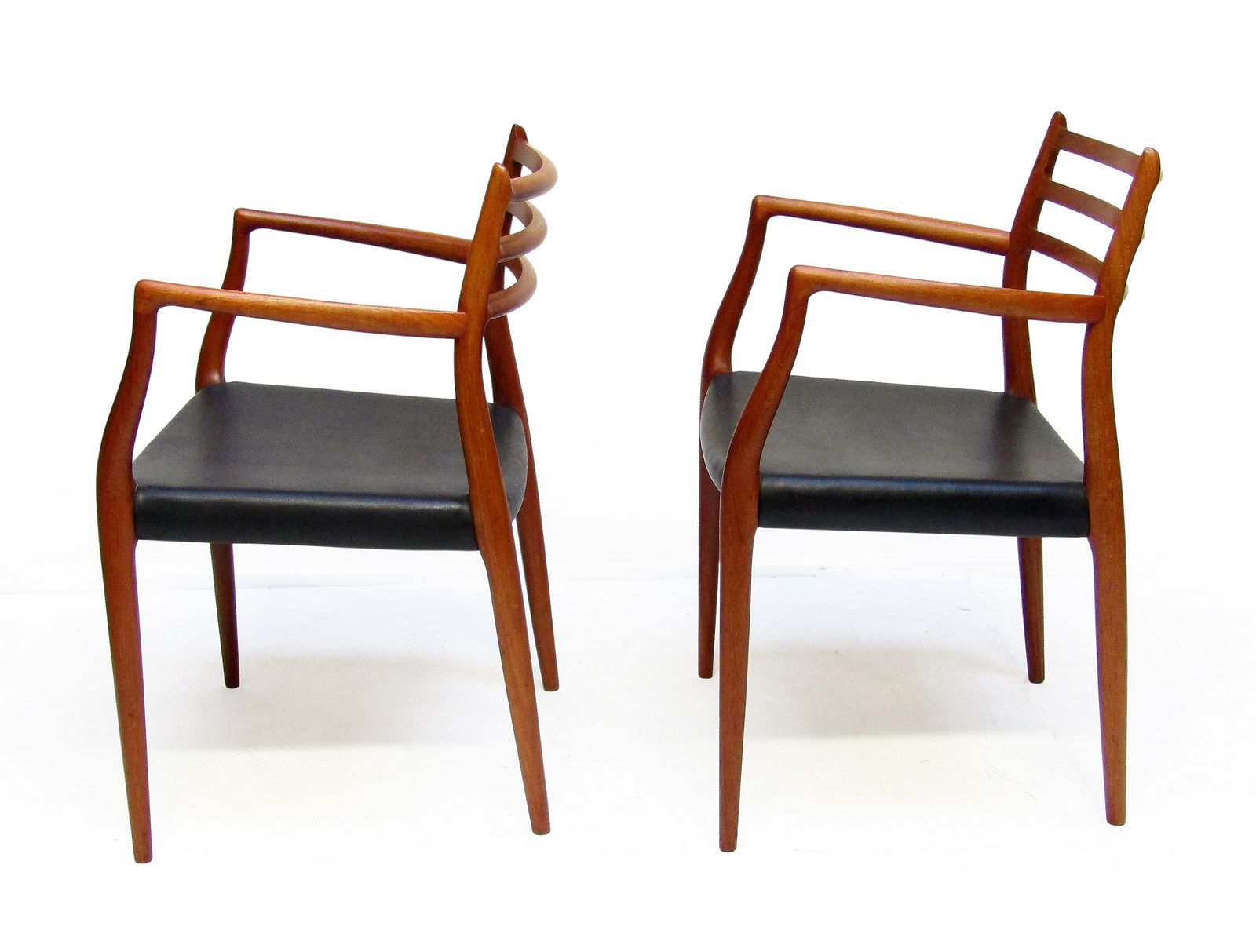 photo furniture Set Of Four Exceptional 1950s Danish Dining Chairs By Niels Moller, 2x Model 62 And 2x Model 78