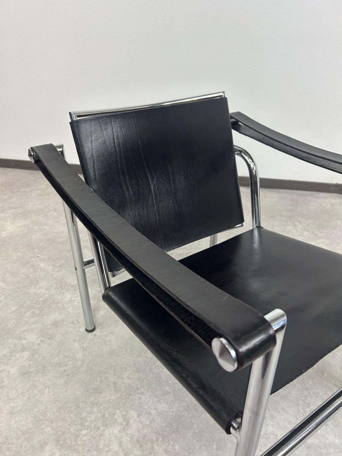 Bauhaus Chairs Lc1 By Le Corbusier For Cassina photo buy