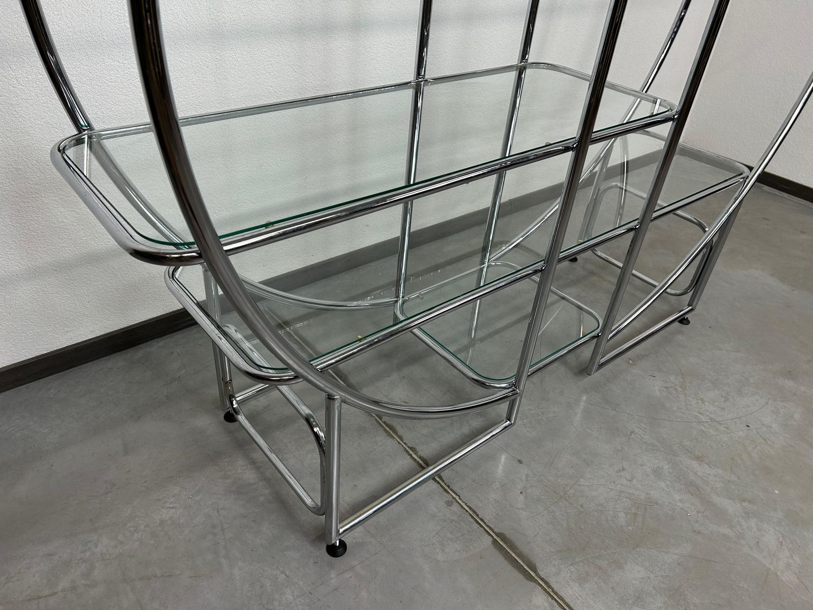 photo furniture Mid Century Design Tubular Steel Etagere
