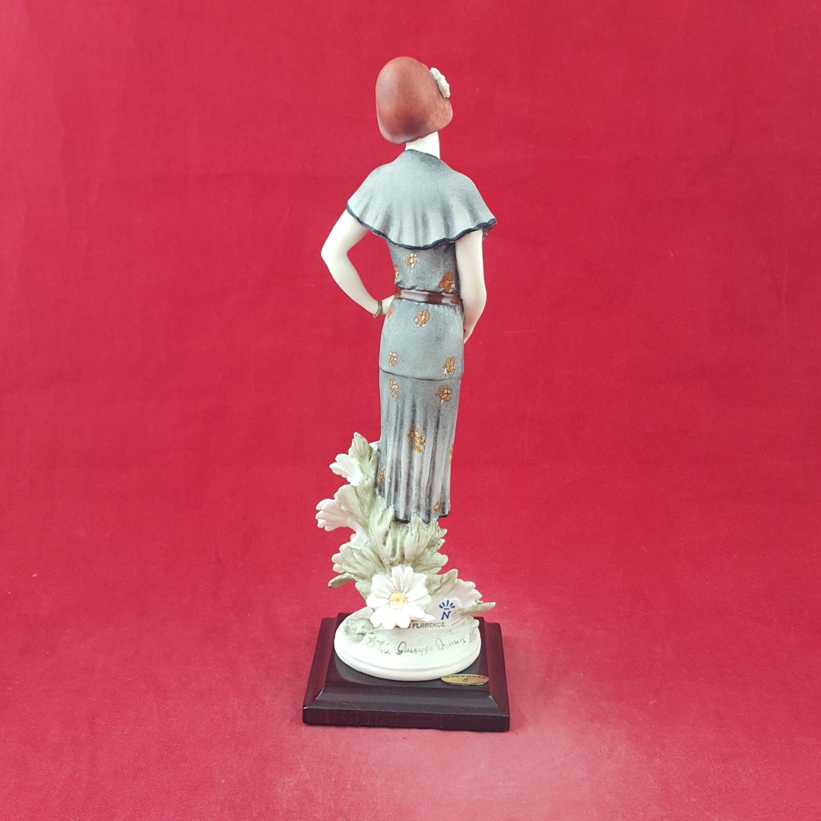 Giuseppe Armani Figurine Daisy Girl Statue Capodimonte Florence 8714 O/A photo 523.0