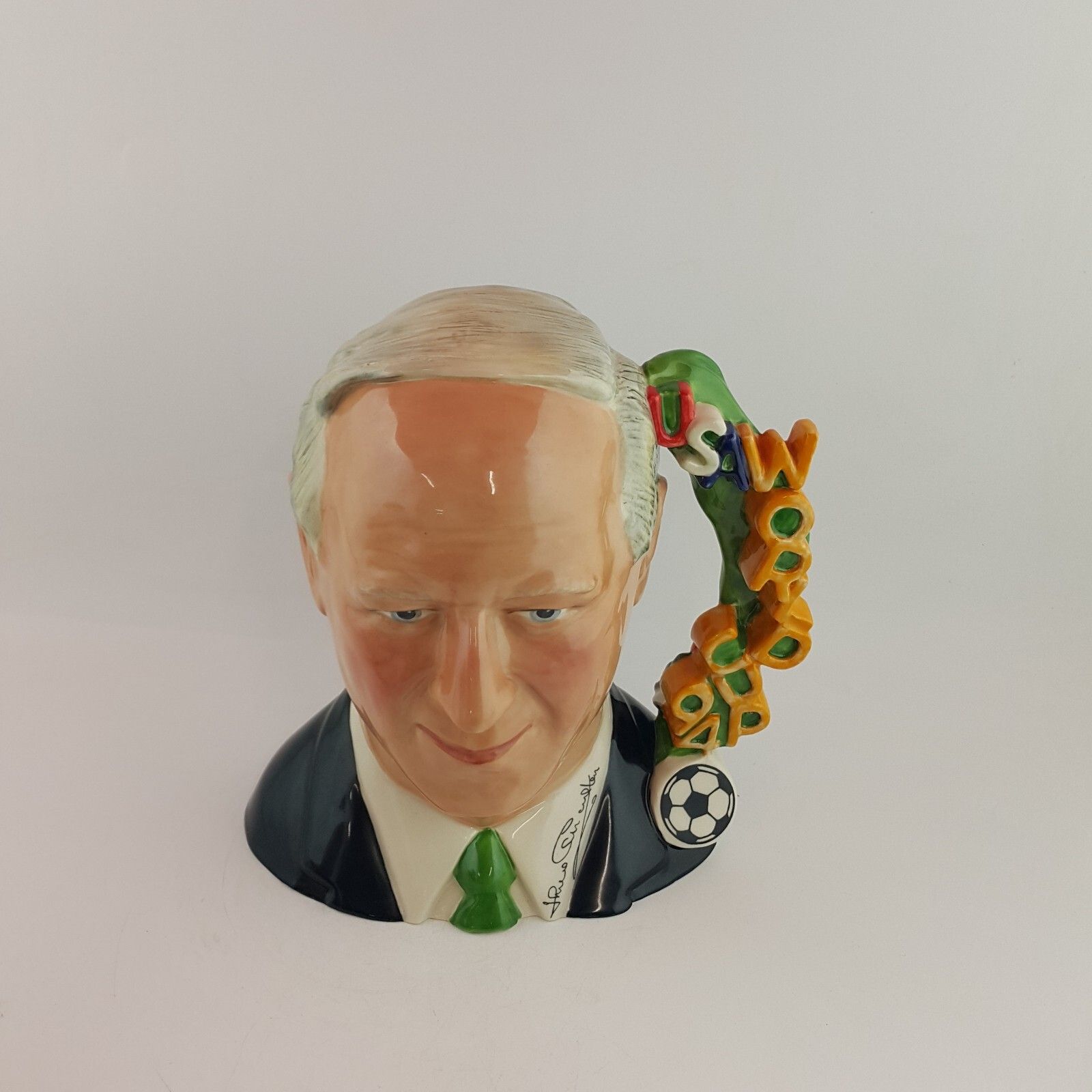 photo furniture Noble Ceramics Character Jug Jack Charlton Limited Edition 6640 Oa