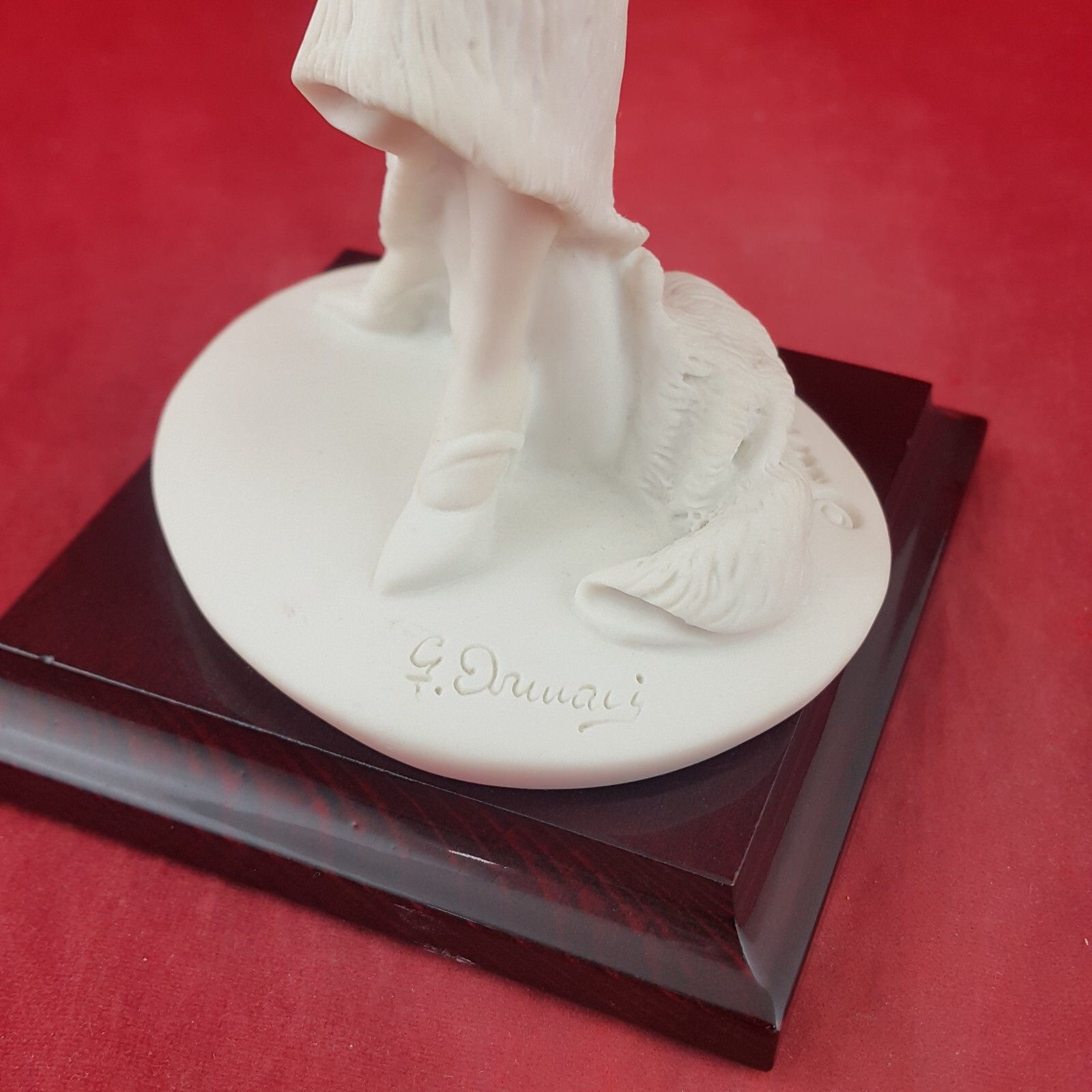 Giuseppe Armani Figurine  Lady With Bag Statue Florence 8717 O/A photo buy