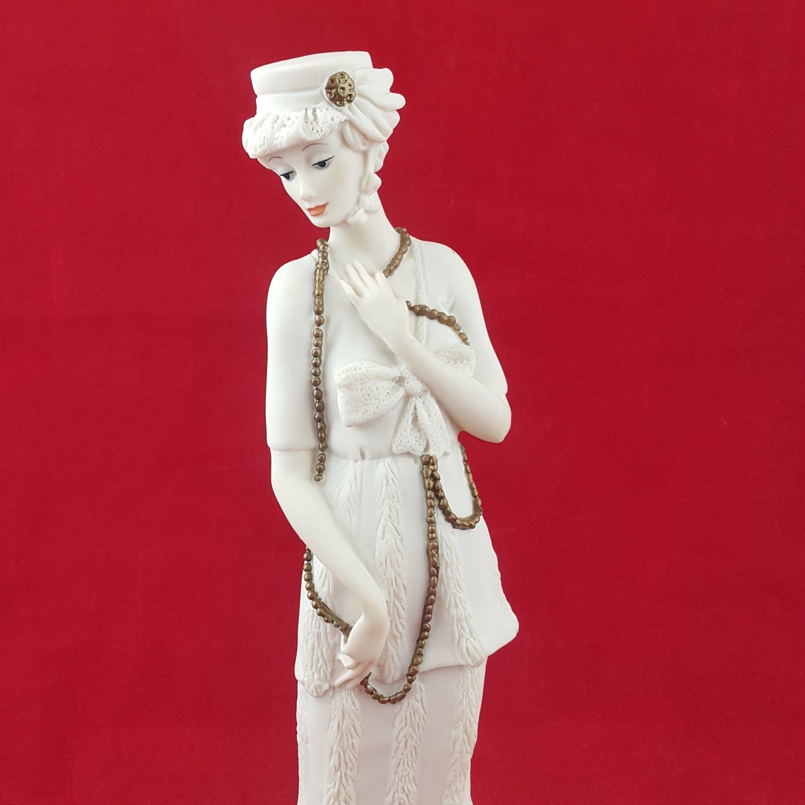 Giuseppe Armani Figuirne Lady With Chain Statue Florence 8716 O/A photo furniture