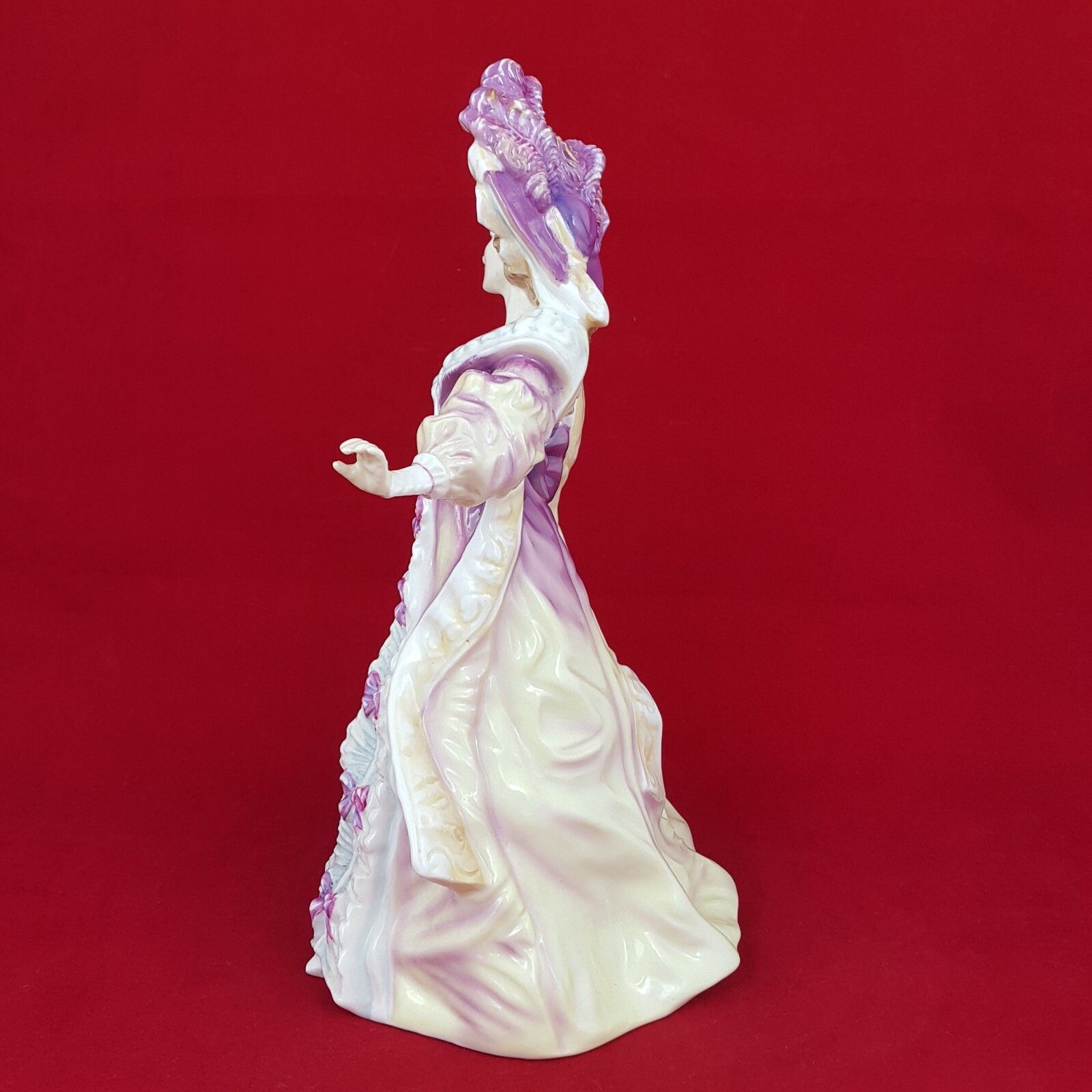 Hn3626 Lily Royal Doulton Figurine  Rd 5589 photo buy