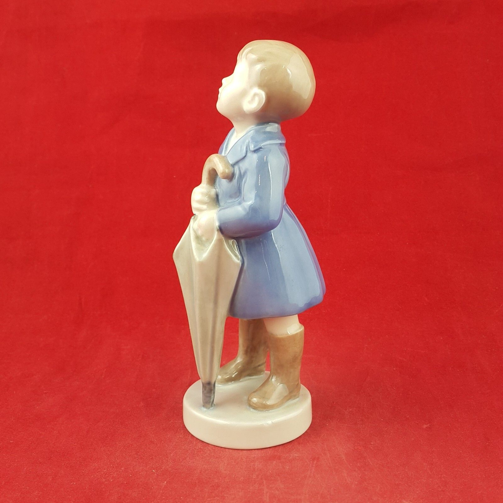 Royal Copenhagen Monthly Figurine 4526 Boy With Umbrella April 7537 Rch photo vinterior