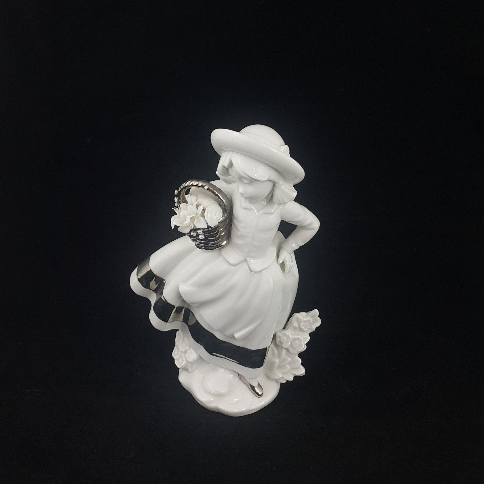 photo furniture Nao By Lladro Figurine Re Deco Sweet Scent 6723 L/N