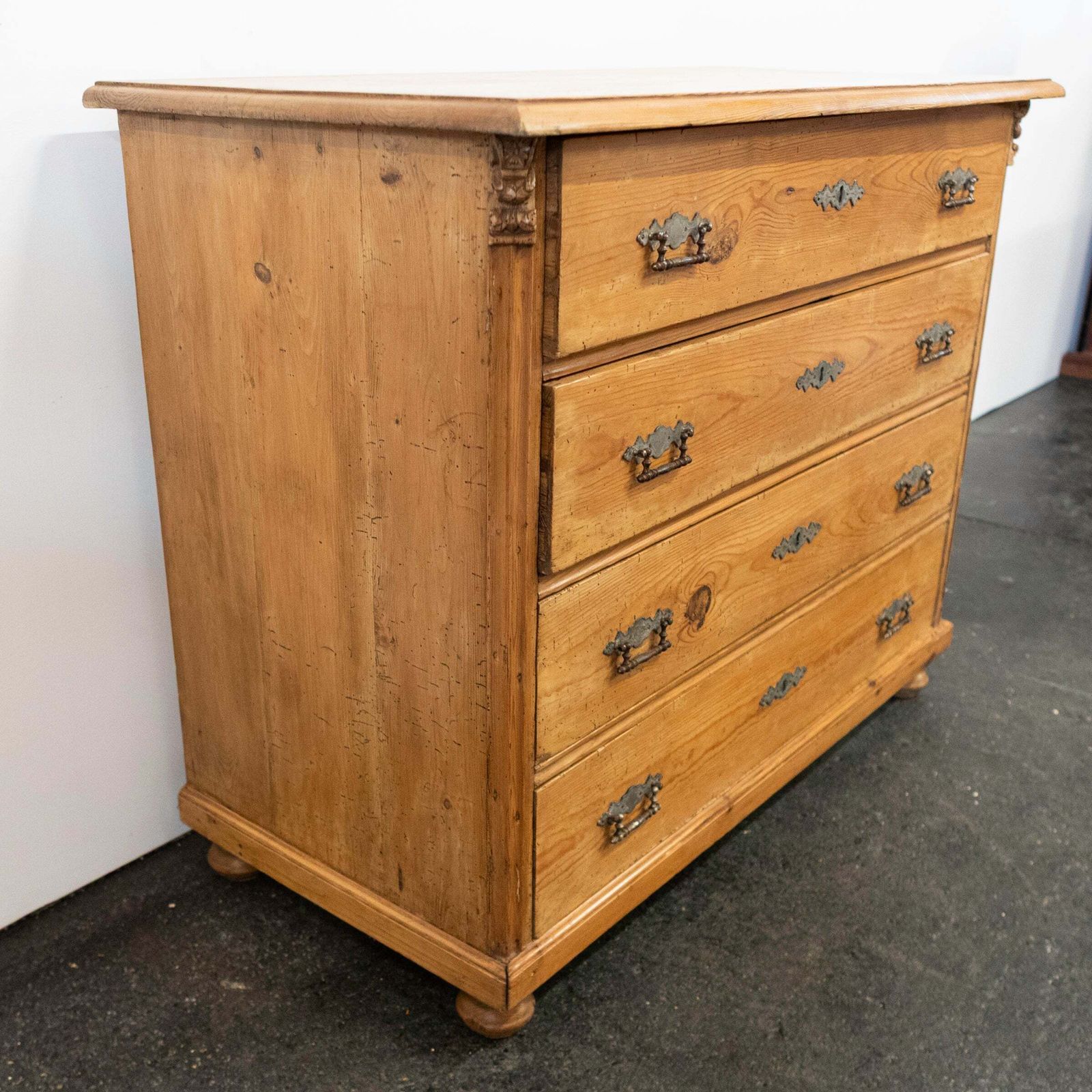 photo vintage Antique Pine Continental Chest Of Drawers