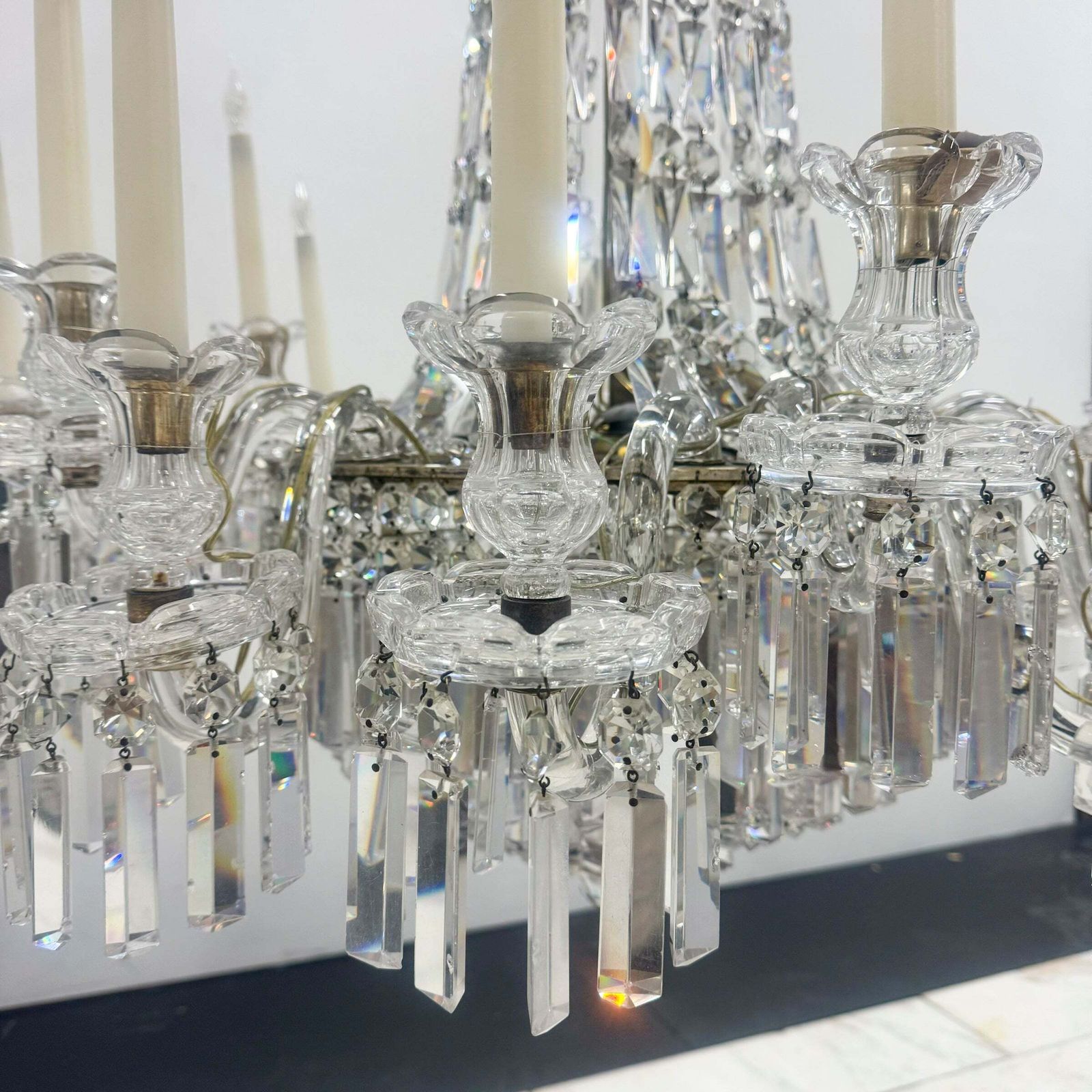 photo vinterior Mid 19th Century Antique Crystal Chandelier By F&C Osler Of Tent And Waterfall Design| 15 Arm