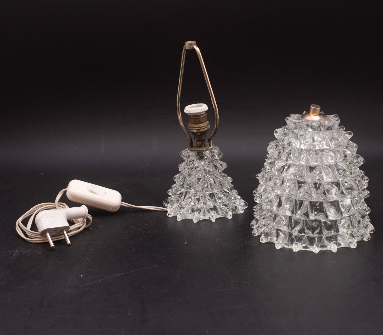 photo for sale Elegant Table Lamp In Rostrato Murano Glass Vase For Barovier & Toso, 1950s