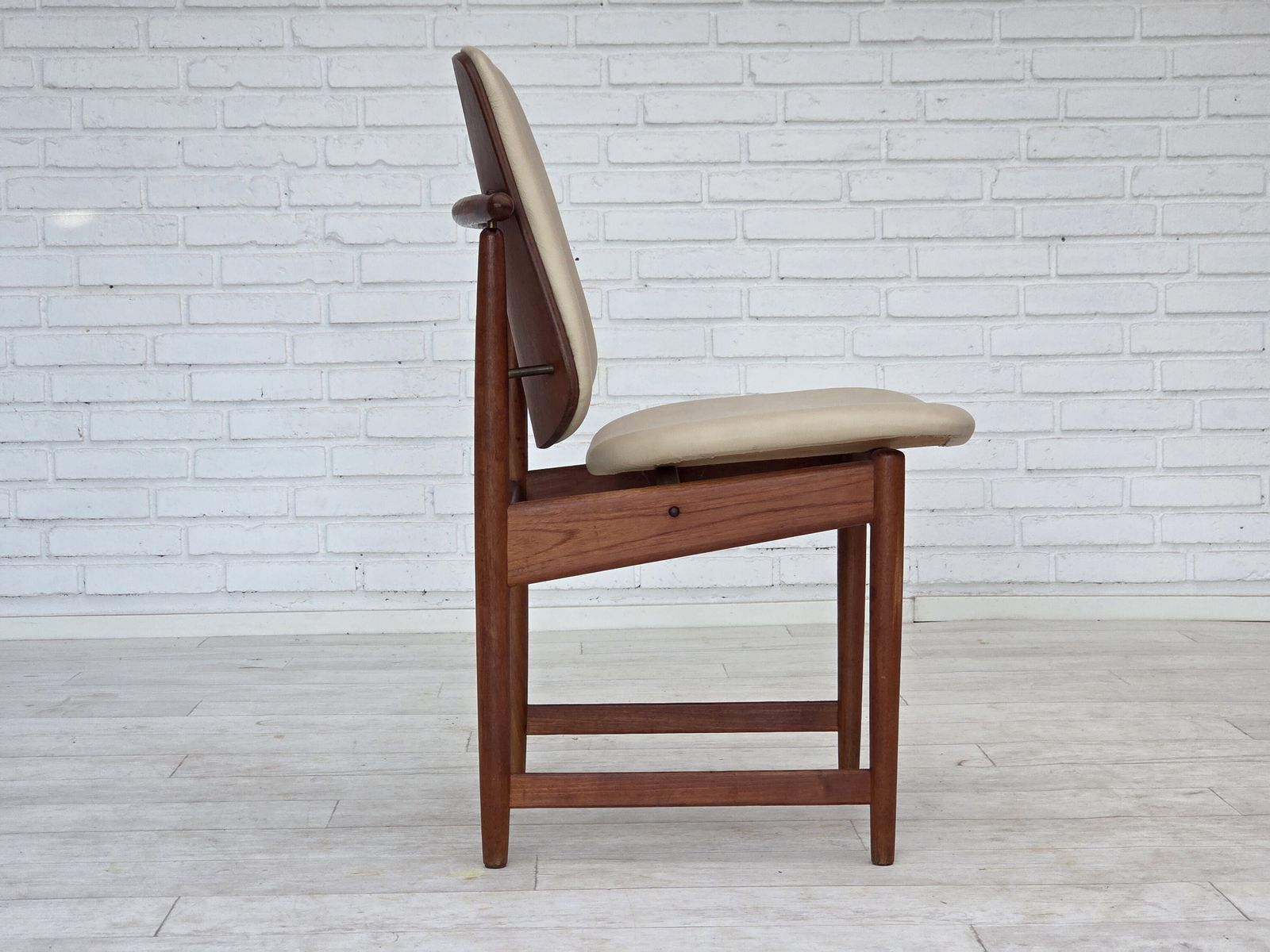 1960s, Danish Design By Arne Vodder, Set Of 3 Chairs, Teak Wood, Furniture Leather. photo vintage