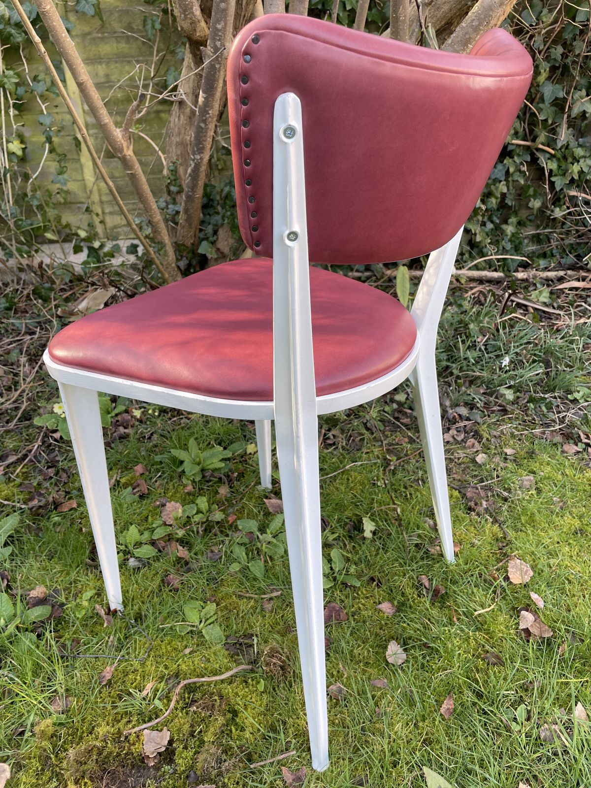 photo vintage 2 Ernest Race Ba3,  Chairs Mid Century Design Probably Made In 1990s Brown Leather And Red Leather
