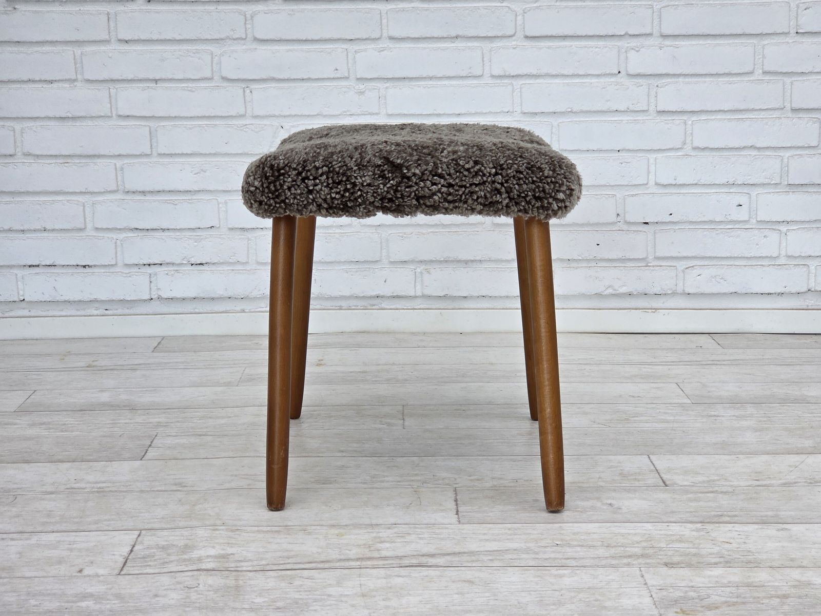 photo for sale Ca. Jaren 1960, Opnieuw Beklede Deense Fauteuil, Echt Schapenleer.
