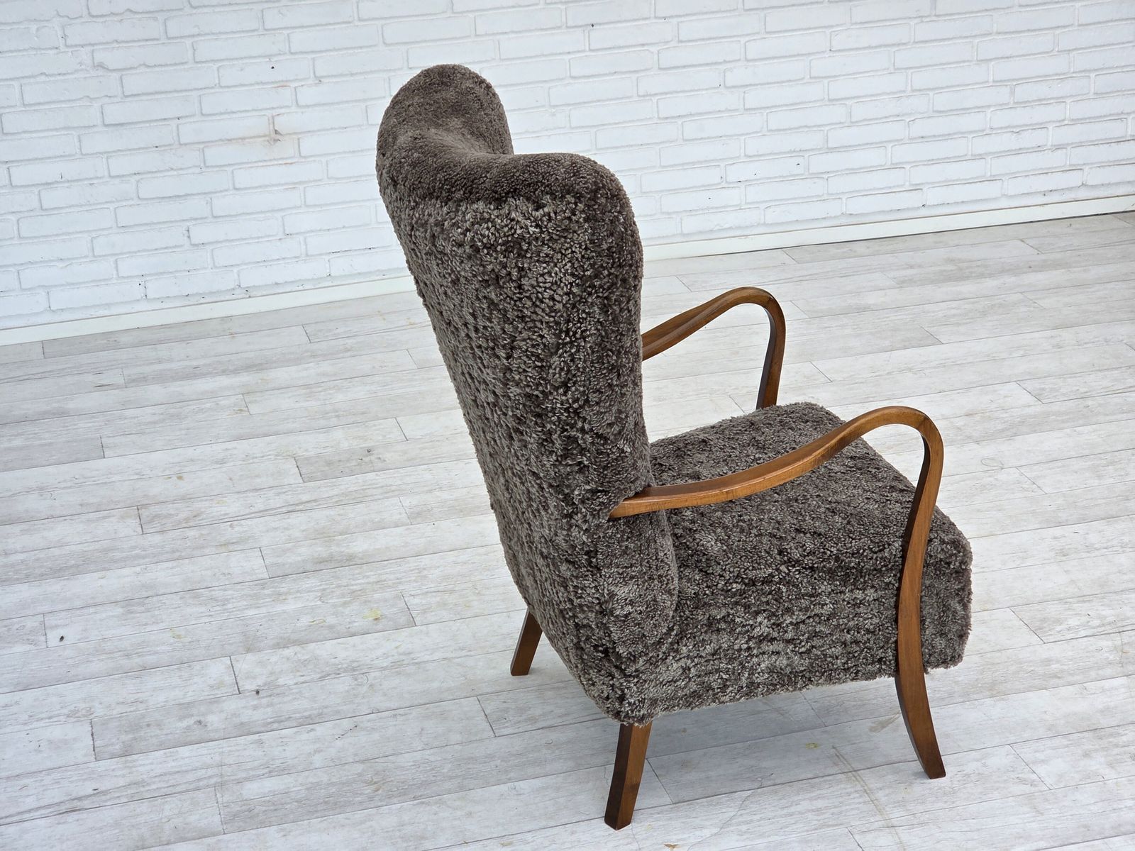 photo buy Ca. Jaren 1960, Opnieuw Beklede Deense Fauteuil, Echt Schapenleer.